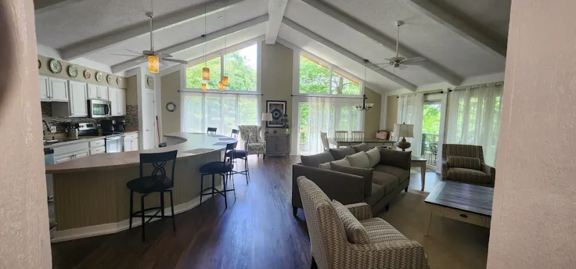 \" Touch of Kansas \" with Hot tub in Tan Tar A Estates! Bordering Margaritaville! - Image 1