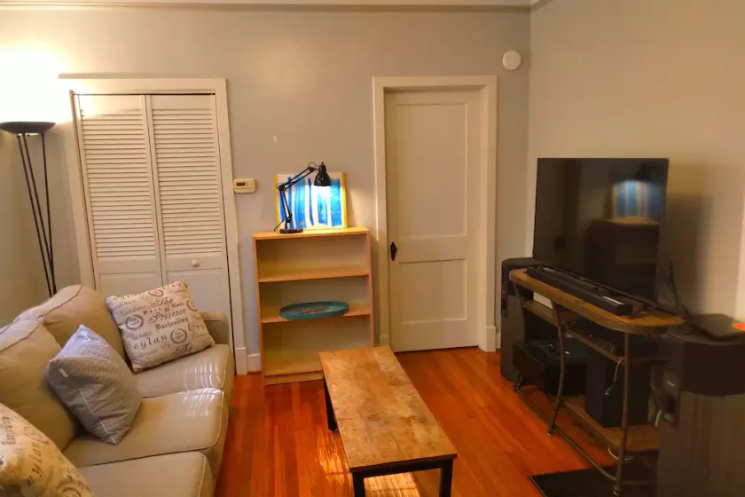 Urban Retreat on Flint - Image 1