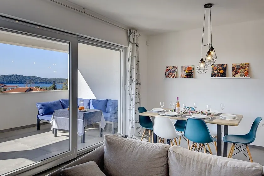 500 Meter zum Sandstrand mit Meerblick - Image 1