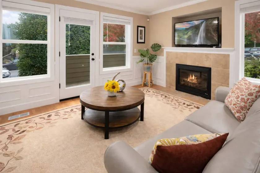 Perch - Cozy Ensuites: 3BR/3BA townhome with parking - Image 1