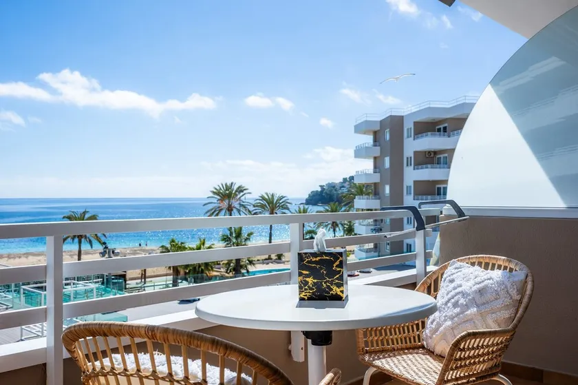 Appartement 'First Line Cosy' avec vue sur mer, Wi-Fi et climatisation - Image 1