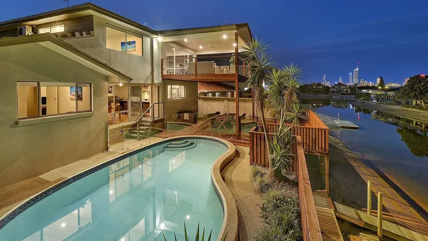 Coral Waterfront, Broadbeach - Image 1