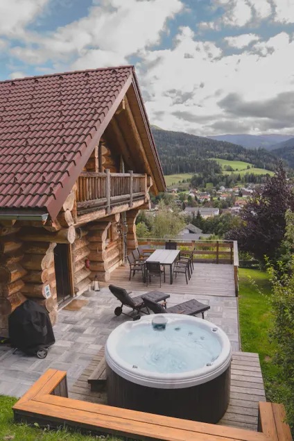 Kreischberg Lodge - Canadian Log Cabin with Mountain Views & Wellness Facilities - Image 1