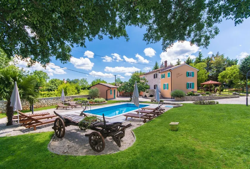Incantevole villa arredata in un giardino paesaggistico - Image 1
