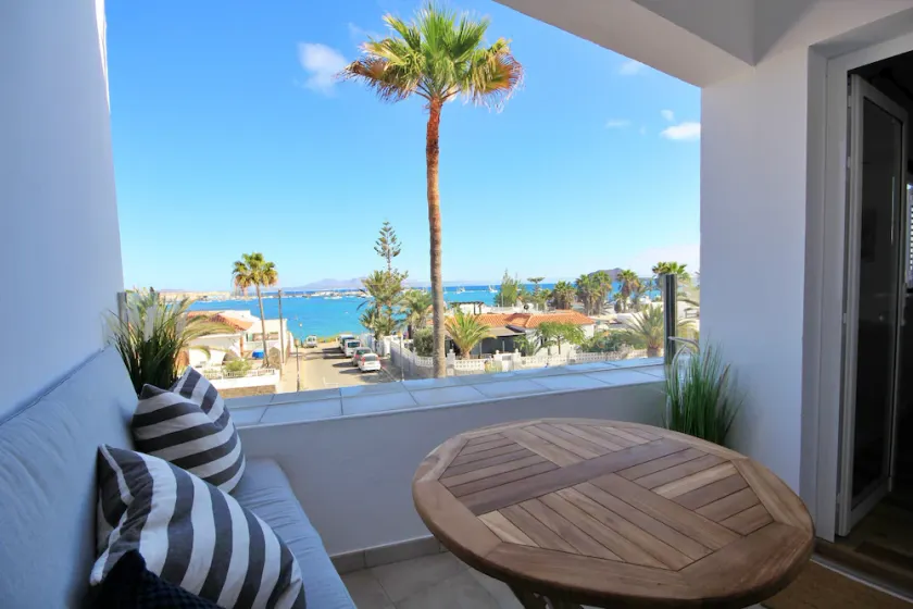 Luxury One Bedroom Apartment & Spectacular Views - Image 1