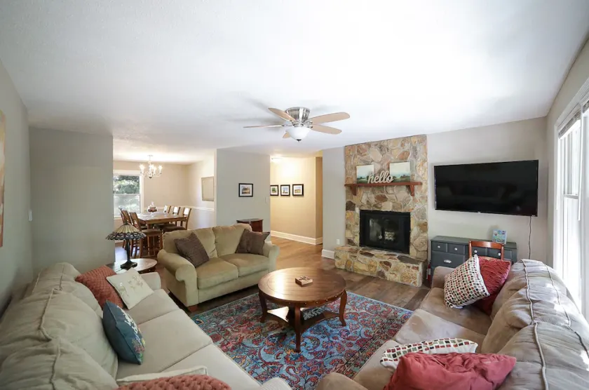 Tranquil Updated Home Mins to UGA & Downtown - Image 1