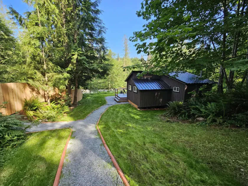 Canyon Falls Cabin. A cozy riverfront cabin located on Canyon Creek - Image 1