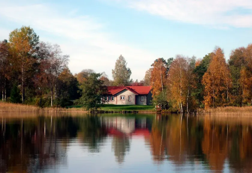 Maison de vacances Suède au bord du lac Bolmen avec sauna, cheminée et bateau - Image 1