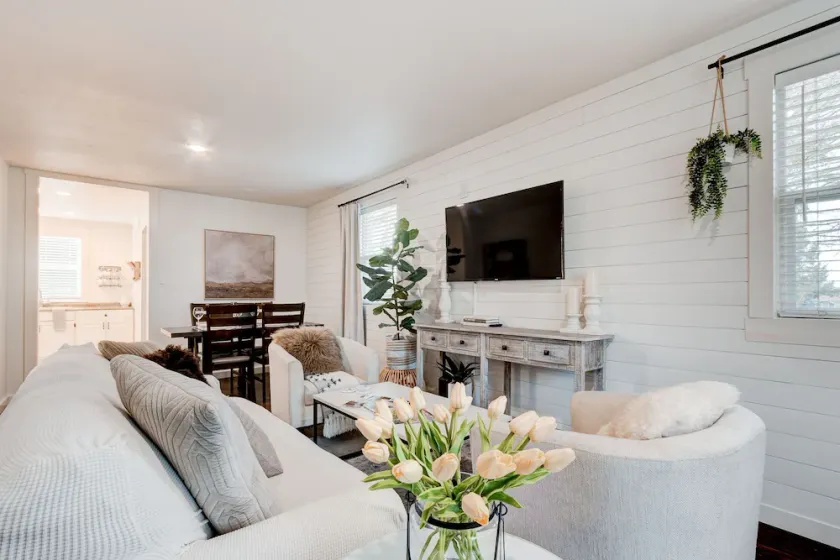Cozy home in the heart of Vancouver.  Next to a park. Few min drive to PDX. - Image 1