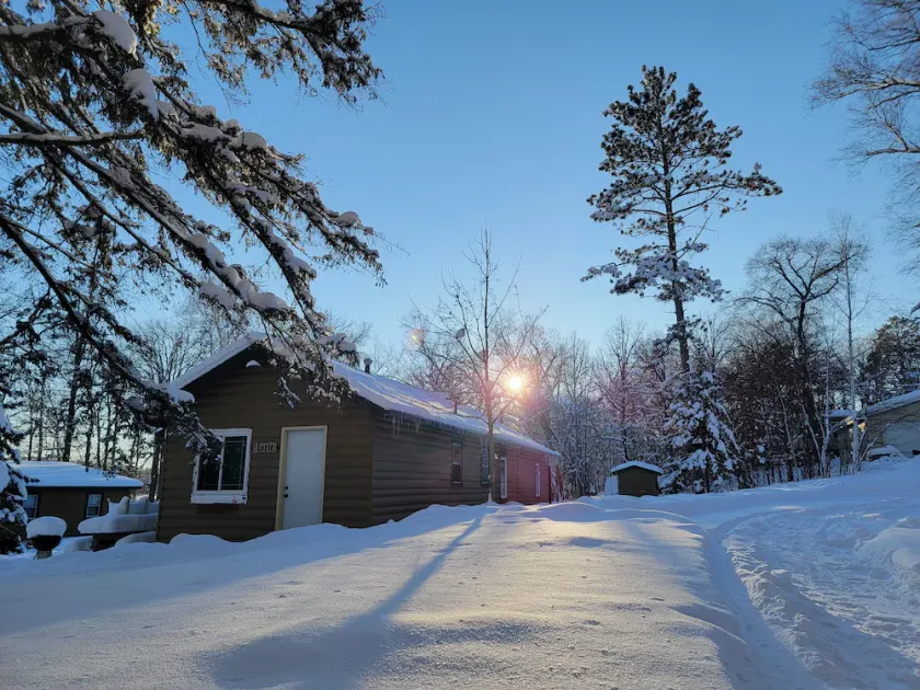 up north cabin with fire place - Image 1