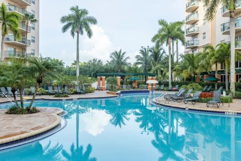 Pompano Beach | Couples Golf Weekend | Pool + Golf - Image 1