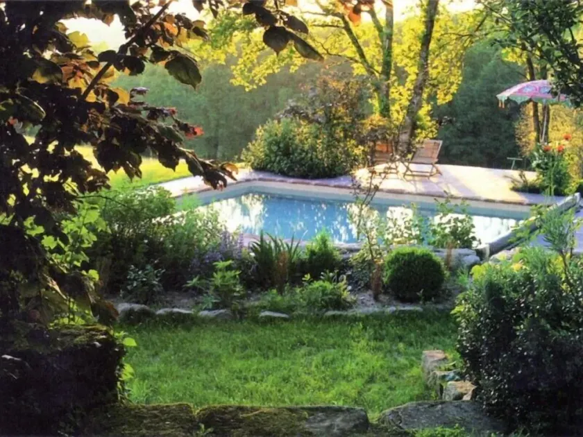 Dejligt familiehus med fredelig have og opvarmet privat pool - Image 1