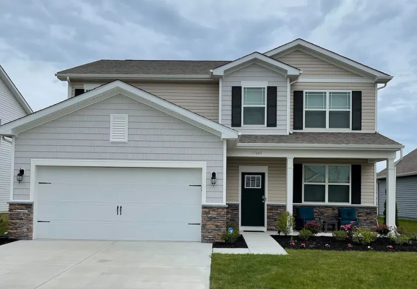 Beautifully furnished 5 bed/3.5 bath home in Ocean View Beach Club minutes from Bethany Beach! Community Pool, spacious patio, fitness room, sauna, and weekend shuttle to the beach! - Image 1