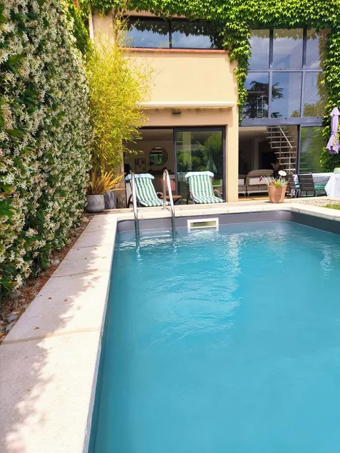 Village house with swimming pool - Image 1