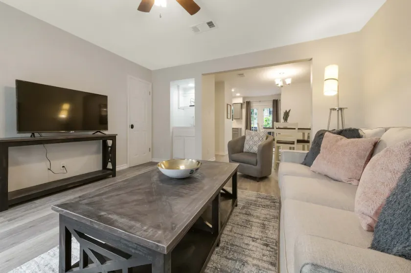 ATX  2-bedroom townhome - Image 1
