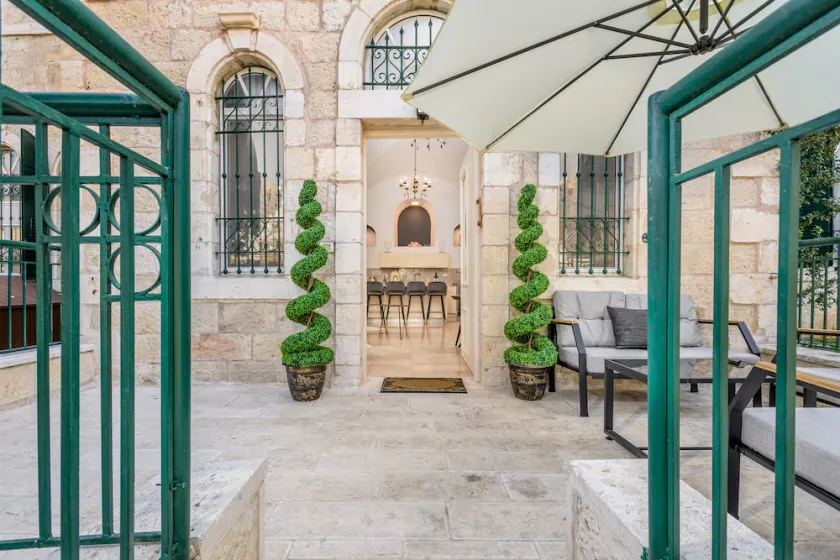 Nina Luxury Apartment - Image 1