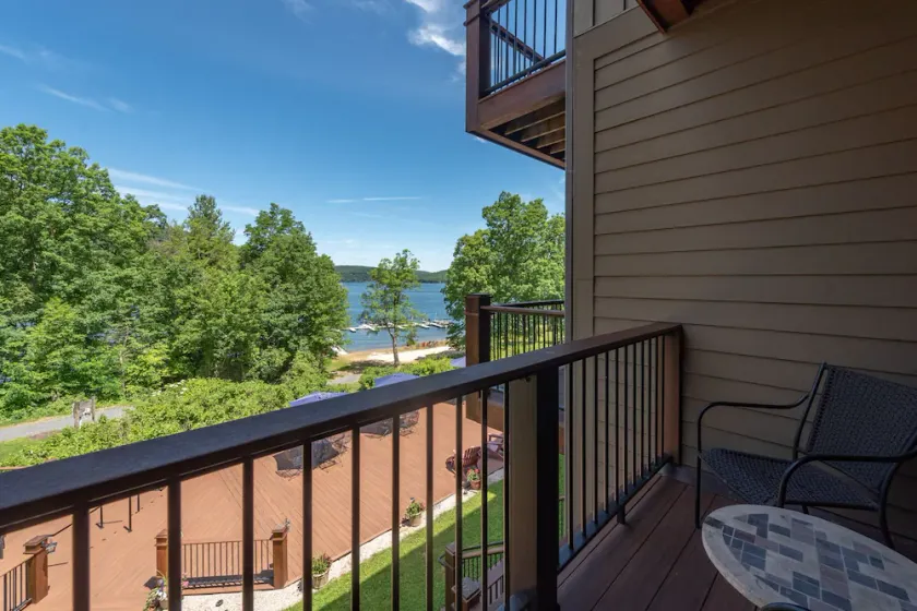 A215 One Bedroom Lake View - Image 1