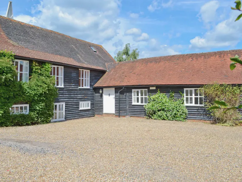 4 bedroom accommodation in Hildenborough, near Tonbridge - Image 1