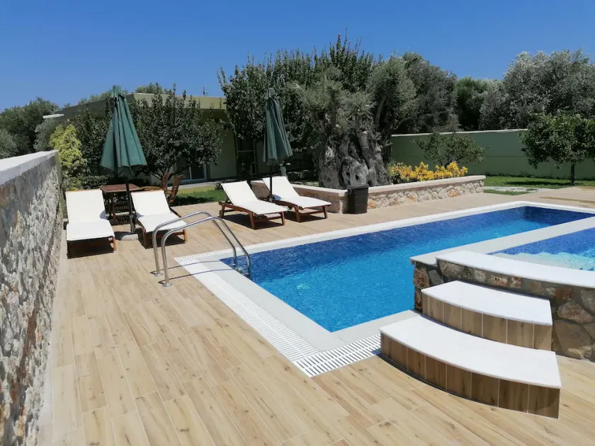 Villa MATA - 600m² with Private Pool and Jacuzzi - Image 1