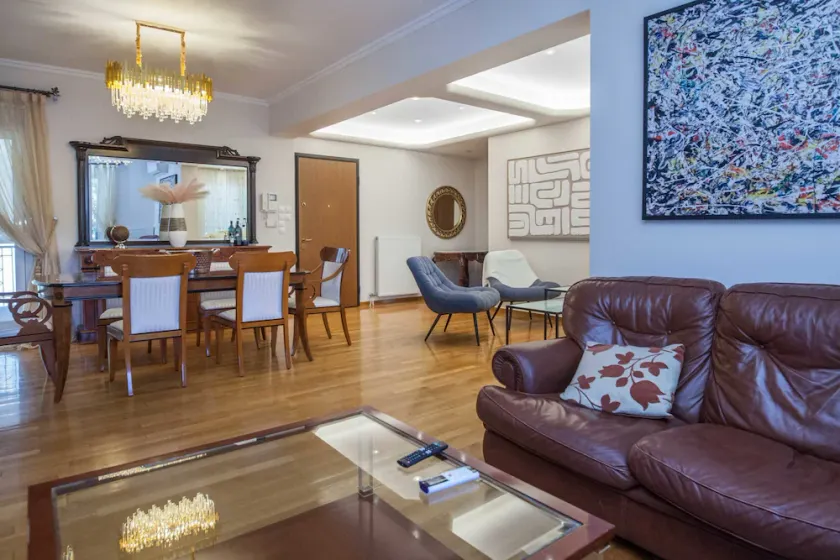 Luxe 3 Bd Penthouse 5 Min from Drosia Square - Image 1