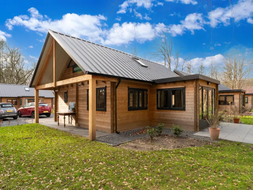Nice wooden house on the edge of the forest - Image 1