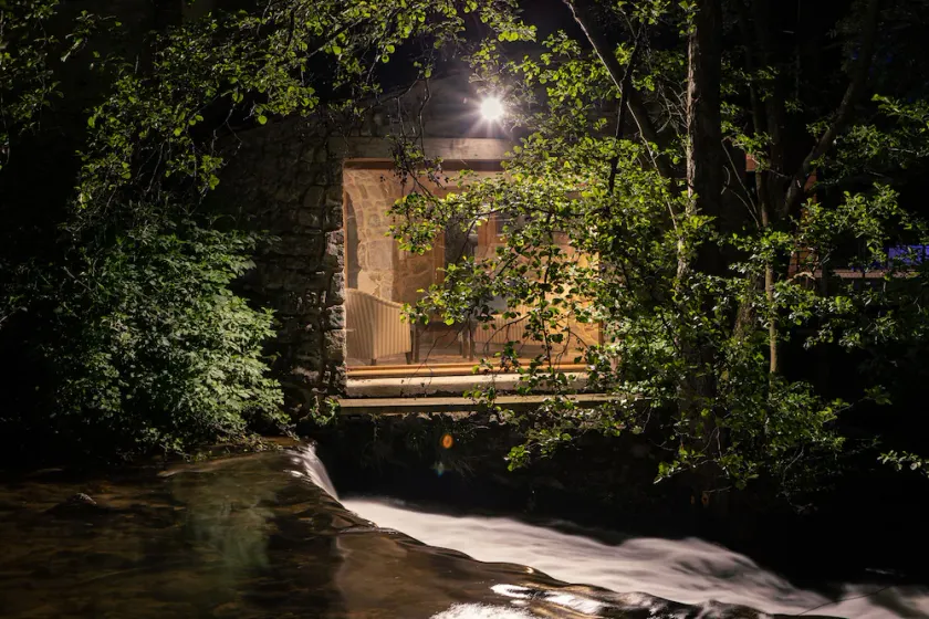 Le moulin au bord de la cascade - JACUZZI - SWIMMING POOL 1 hour from Lyon - Image 1