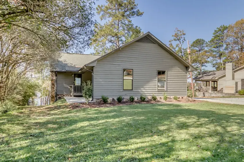 Beautiful Home on Lake Tuscaloosa - Image 1