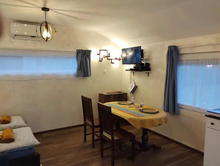 Chiomei House close M1 - Image 1