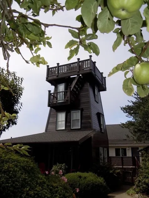 Romantique Mendocino Village Water Tower-Ocean & Garden Views - Image 1