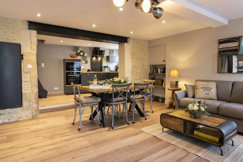 Bois Flotté, maison de ville très confortable et cosy, 2 chambres, 1 sdb, 5 mn à pied de la mer, tous commerces proche Omaha Beach et Bayeux parking gratuit - Image 1