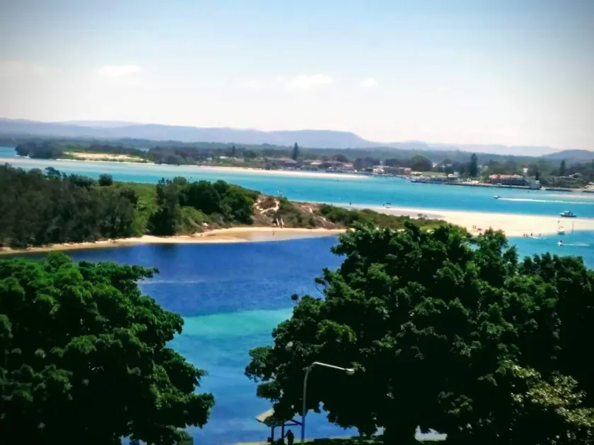 Apartment with lake views, sleeps 6 /in CBD, walk to beach/ cafes/ restaurants. - Image 1