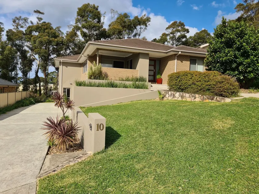 Stylish duplex/apartment in quiet family street just 500m from patrolled beach - Image 1