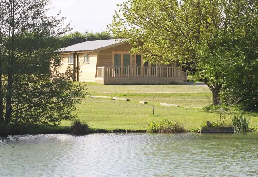 Woodpecker Lodge - Stunning Lakeside lodge over looking fishing lake - Image 1
