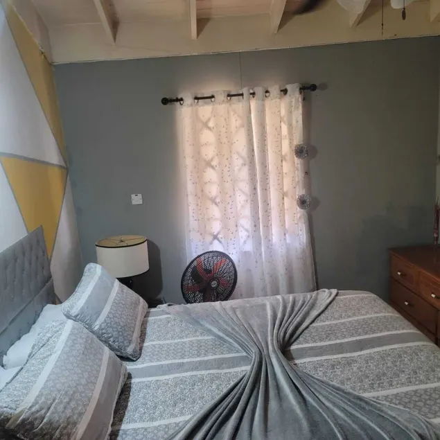 Cozy 1-bedroom in a secure area with private beach - Image 1