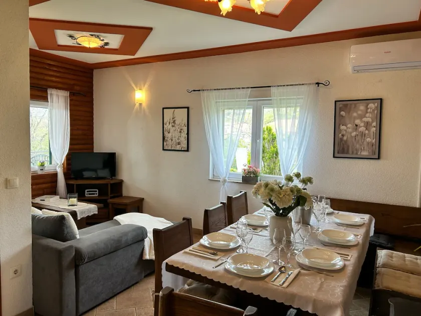 House Anteana - Image 1