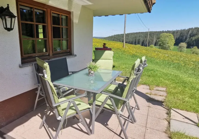 Appartamento con griglia e terrazza | Vista sul giardino - Image 1