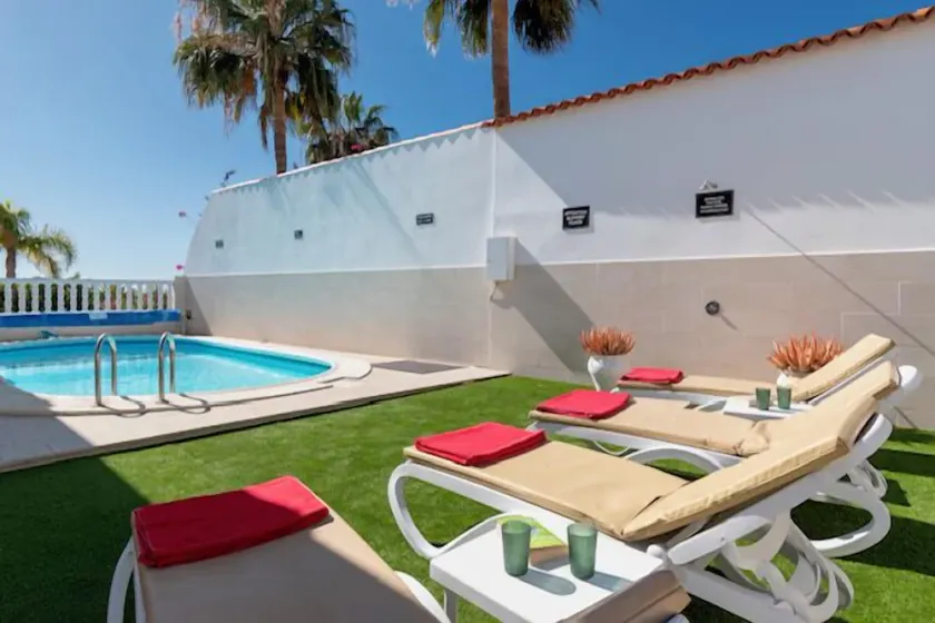 Smuk luksuriøs rummelig 4-sengs villa med havudsigt og privat afsondret pool - Image 1