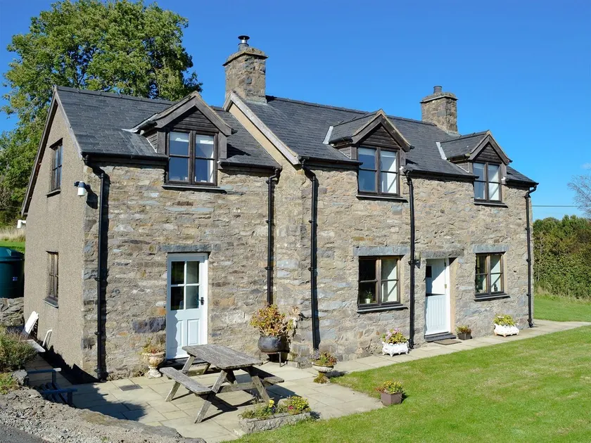 3 bedroom accommodation in Llanrwst, near Betws-y-Coed - Image 1