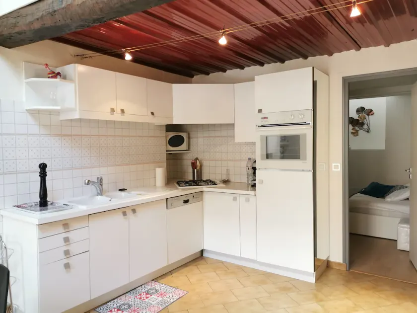 Casa 75m2 + ampla garagem, ar condicionado, confortável, localizado no centro de Cahors. - Image 1