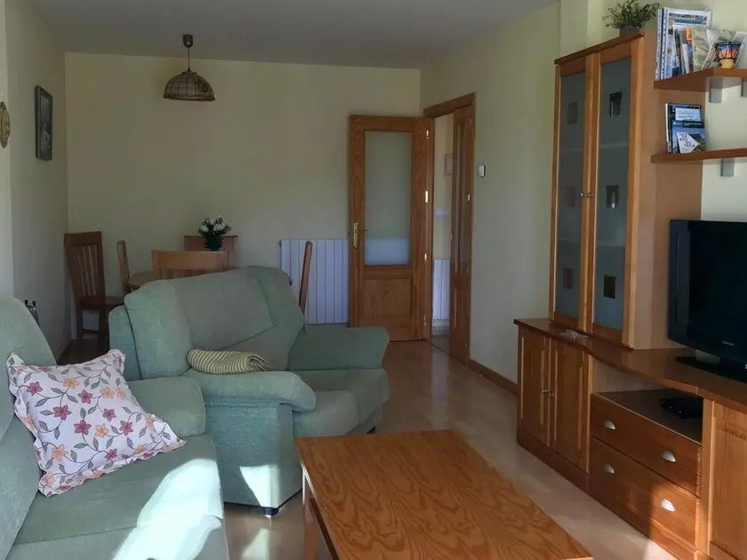 Family-Friendly Apartment with Pool, Balcony, and Parking in Jaca - Image 1