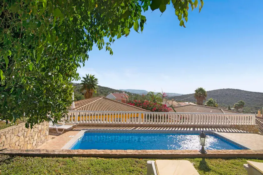 Villa Isabel con vista sulle montagne, Wi-Fi, A/C, piscina, giardino e grill - Image 1