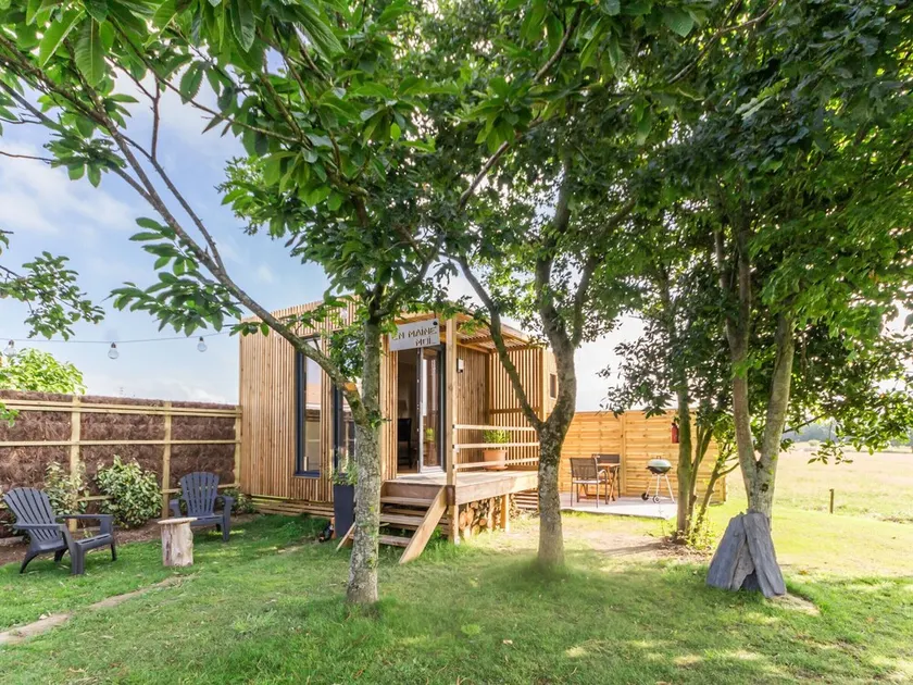 Cozy Cabin with Private Pool & Garden Views in Nantais Vineyard, Near Nantes - Image 1