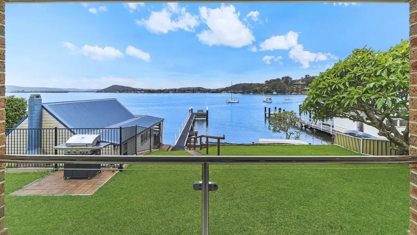Waterview Retreat - Blackwal - Image 1