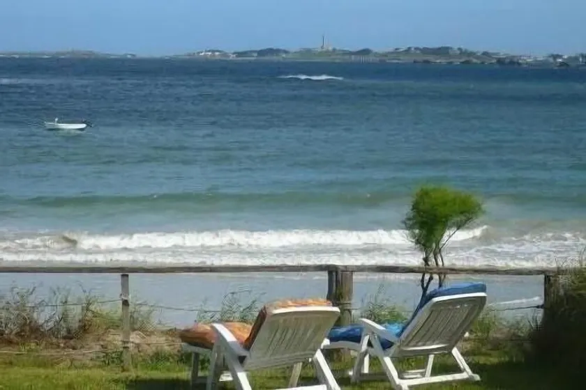 Casa pé na água, perto de Roscoff, com vistas deslumbrantes da ilha de Batz - Image 1