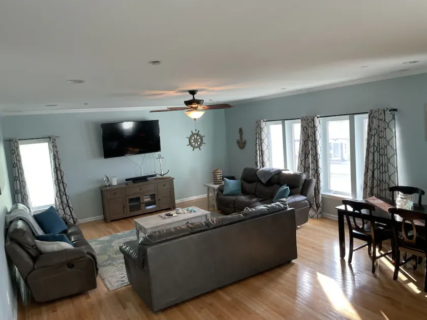 BEACH BLOCK WITH POOL AND ELEVATOR, 3 BRs, 2.5 BATH, SLEEPS 8 - Image 1