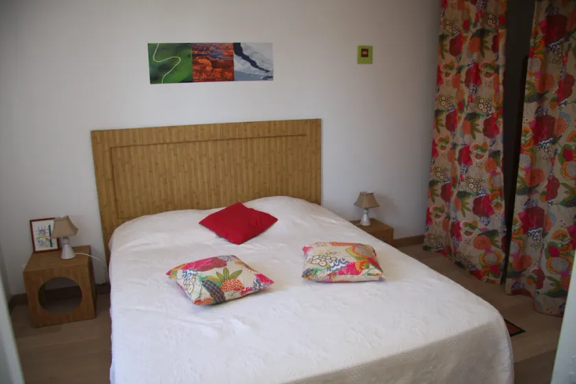 Furnished in a house with garden and private parking - Image 1
