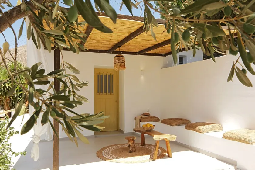 A privately owned home adorned in the distinctive, traditional Cycladic style. - Image 1