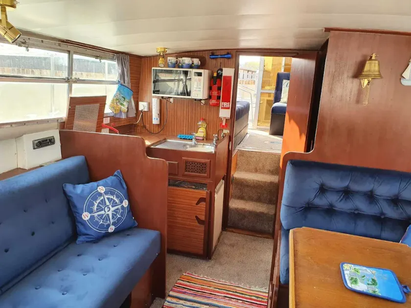 BOAT  with hot tub - Image 1