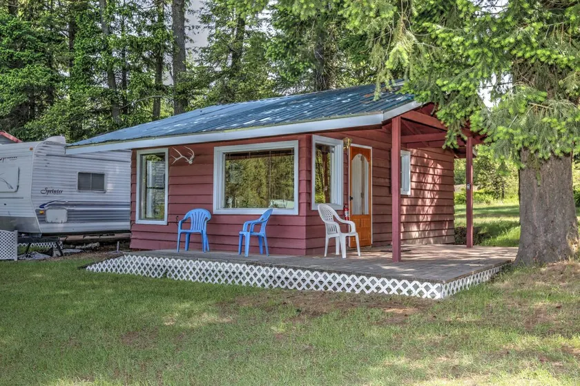 Eagle Vista Cottage at the old Sacheen Lake Resort - Image 1
