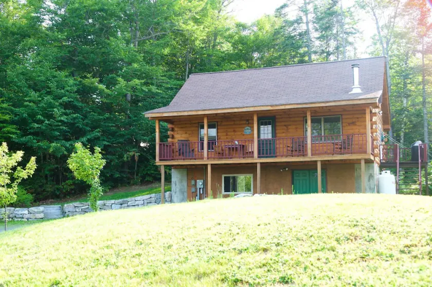Log Cabin in the White Mountains - Image 1